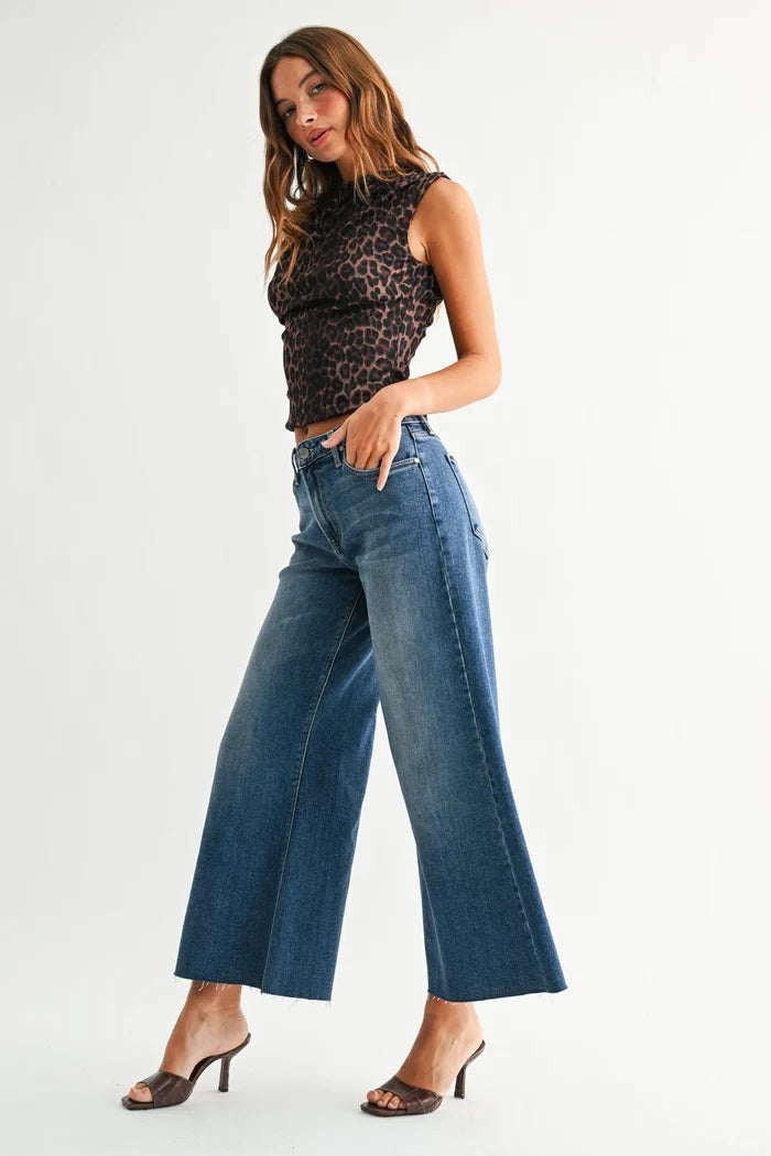 Mid rise wide leg flare crop denim jeans in blue with frayed hem