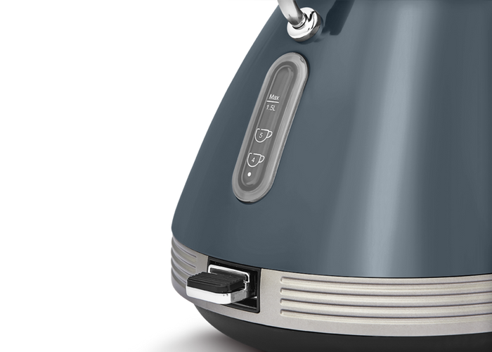 water indicator on blue kettle