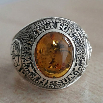 The side of the esoteric ring showing the compass-like Wheel of Fortune symbol (Major Arcana X).