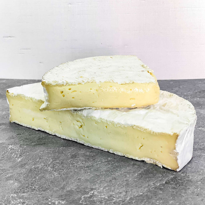 BRIE DE NANGIS / Rouzaire / France / Past. Cow / Soft-Ripened