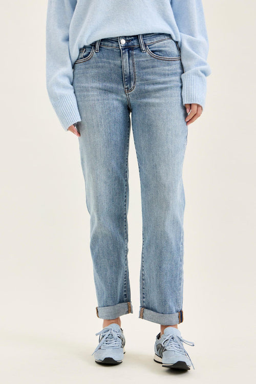 Judy Blue Maribel Mid Rise Boyfriend Jeans