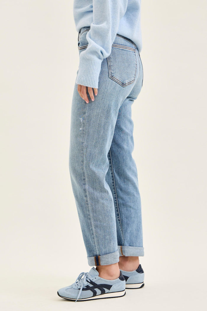 Judy Blue Maribel Mid Rise Boyfriend Jeans