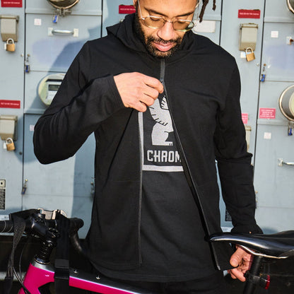 A guy wearing the merino wool cobra for Men unzipping the double zip