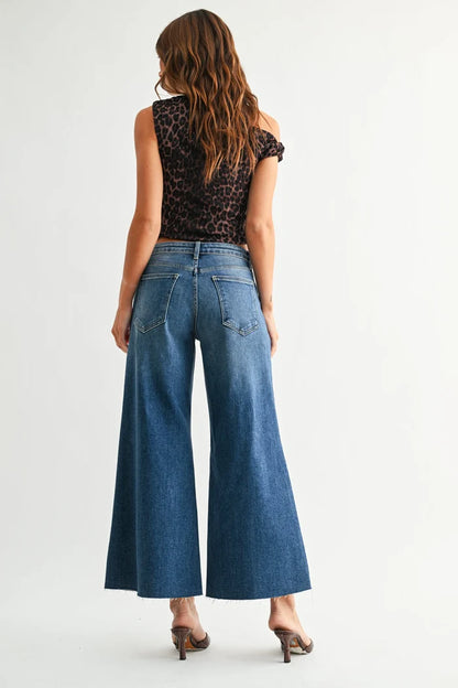 Mid rise wide leg flare crop denim jeans in blue with frayed hem