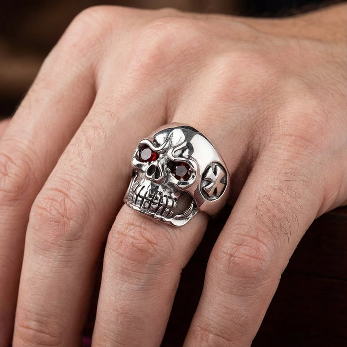 Close-up of a men's ring with a 17mm x 20mm face size worn on a male hand