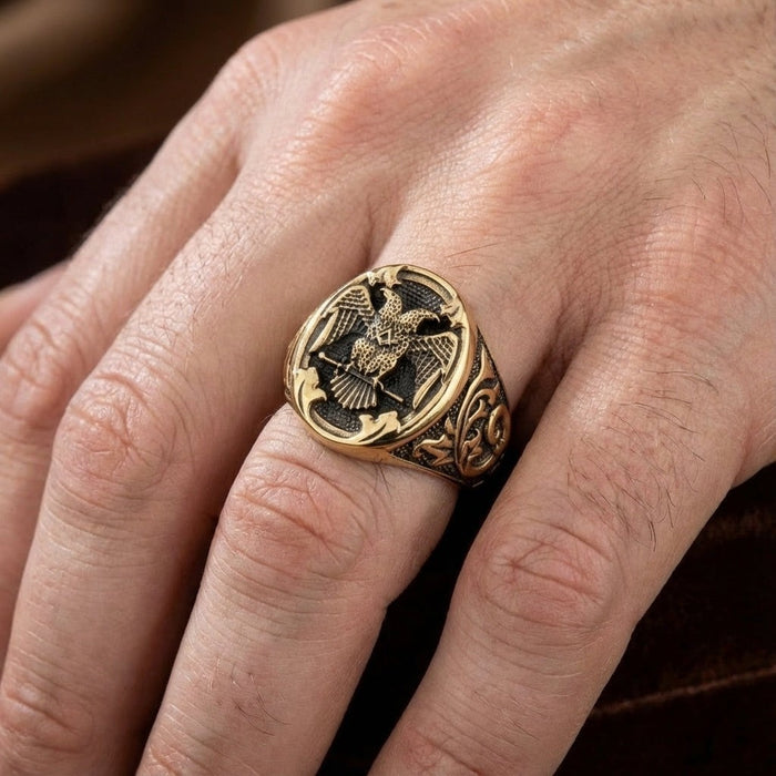 Man wearing the Scottish Rite Masonic ring showing the scale and fit on the hand