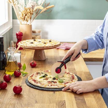 Tefal Ingenio Pizza Cutter K2071114 in use