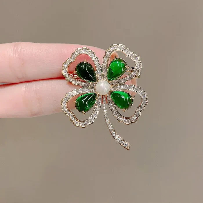 TL JO Festive Brooch