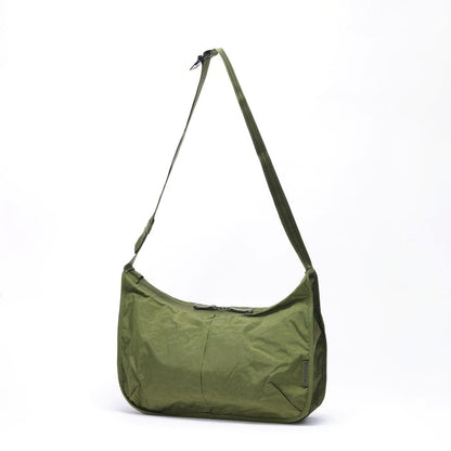 The back of the Yoyogi shoulder bag in green #color_moss